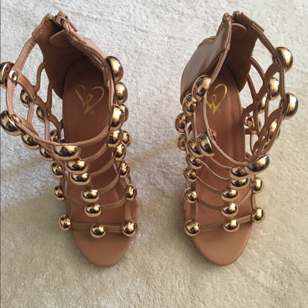 HEELS - Picture 3 of 5